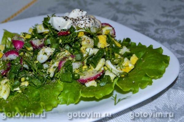 Весенний яичный салат с редиской и зеленью