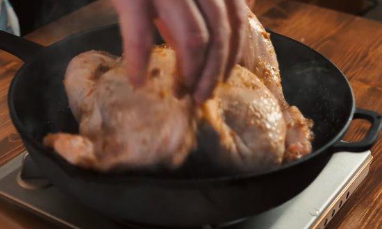 Как приготовить цыплёнка табака под прессом на сковороде в домашних условиях