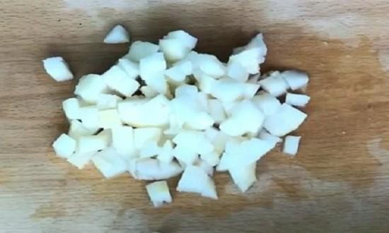 Пышная шарлотка с яблоками и грушами приготовленная в духовке — 4 простых рецепта