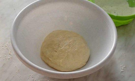 Жареные пирожки из теста на молоке с дрожжами, рецепт приготовления на сковороде