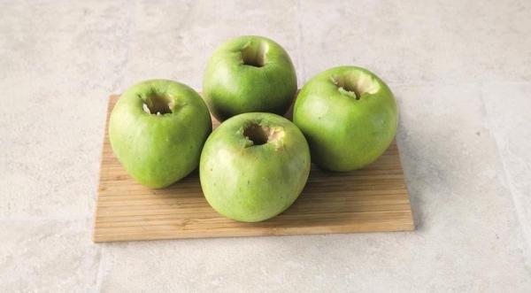 Печеные яблоки с сюзьмой и кедровыми орехами, пошаговый рецепт с фото