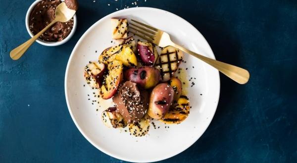 Персики на гриле с шоколадно-кунжутным маскарпоне, пошаговый рецепт с фото