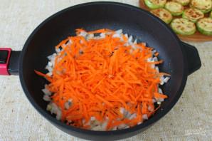 Жареные кабачки с морковью и луком