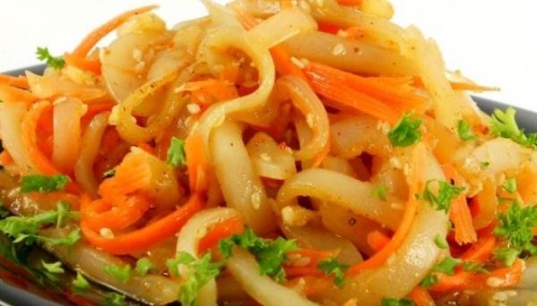 Очень вкусный салат из кальмаров — 16 домашних рецептов приготовления