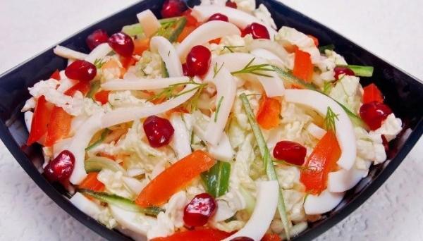 Самый вкусный салат с кальмарами и пекинской капустой — простые рецепты приготовления