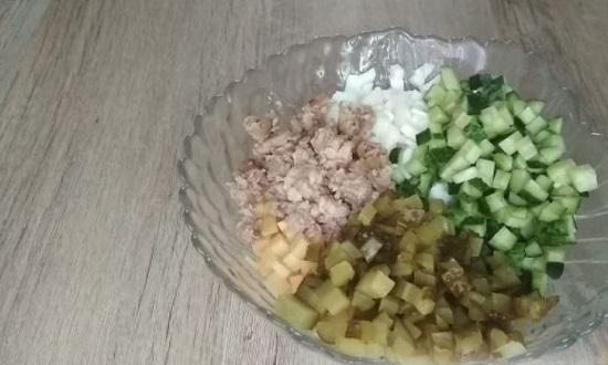 Рецепты салата с консервированной печенью трески, простые и очень вкусные