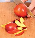 Пятиминутка из слив и персиков, пошаговый рецепт с фото