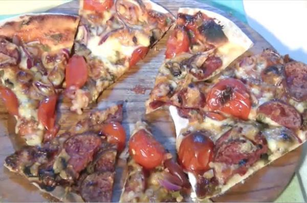 Как приготовить пиццу пепперони за полчаса
