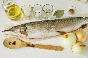 Рыба маринованная в уксусе с луком