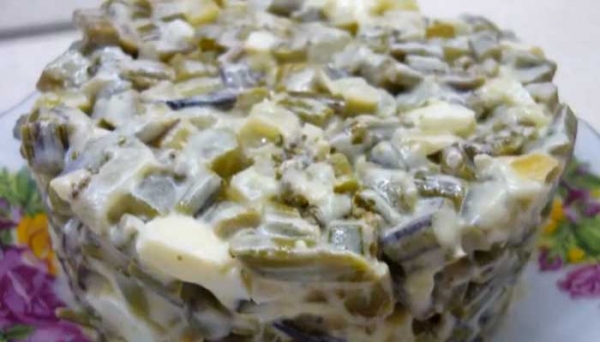 Очень вкусный салат из папоротника Орляк с яйцом — 5 рецептов приготовления