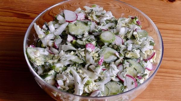 Салат весенний / вкусный свежий и ароматный