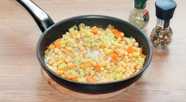 Суп-пюре из нута с кальмаром и оливками, пошаговый рецепт с фото