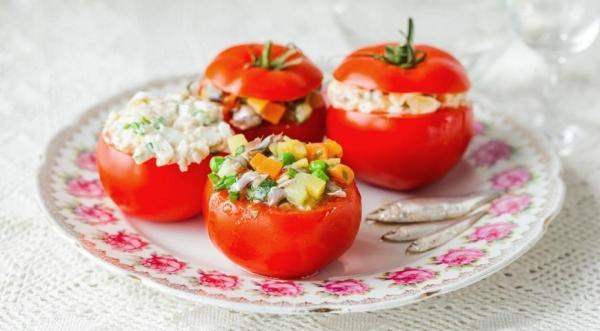 Фаршированные помидоры двух видов: с птицей и салатом из кильки, пошаговый рецепт с фото