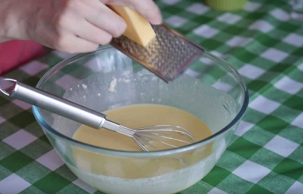  Сырные блины с зеленью, просто, быстро и вкусно — 5 рецептов