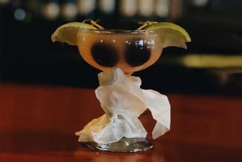 Американский бар предлагает коктейль в виде малыша Йоды