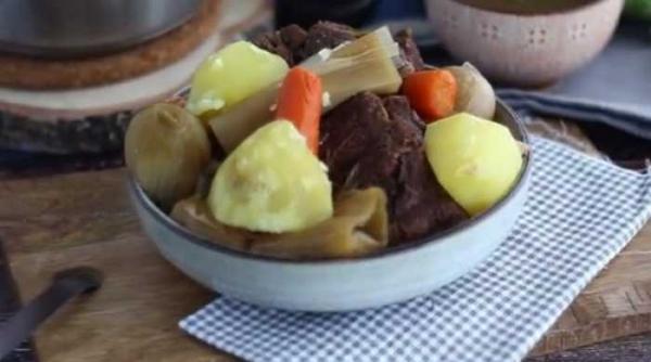 Тушёная говядина с овощами, ооочень вкусное мясо с луком и морковью