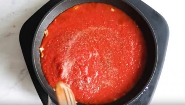  Фрикадельки в томатном соусе на сковороде, пошаговый рецепт из мяса индейки