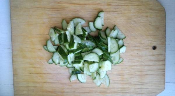 Весенний салат с пикантной заправкой, пошаговый рецепт с фото