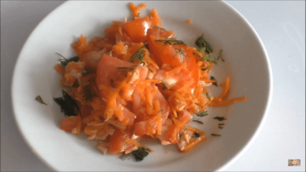 Салат с корейской морковкой и куриной грудкой