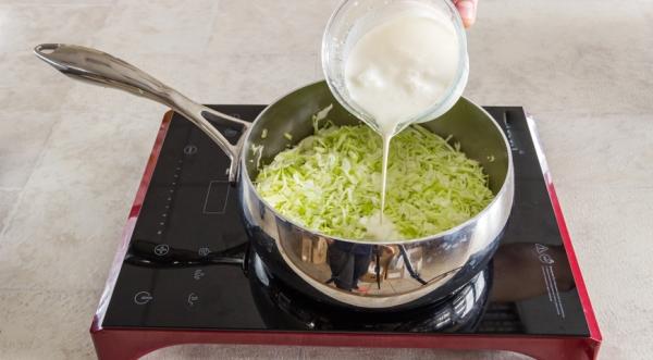 Капустный пирог с зеленью на сметане, пошаговый рецепт с фото