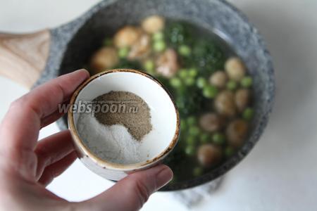 Суп-пюре из брокколи с грибами и зелёным горошком 