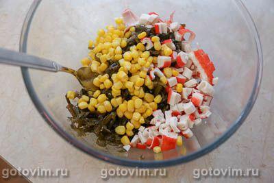 Салат из крабовых палочек с морской капустой