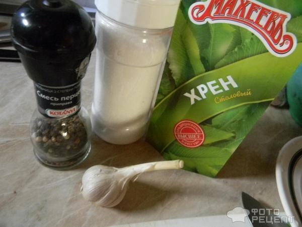 Рецепт: Голень индейки - Запеченная в рукаве с чесноком и хреном
