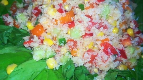 Салат с овощами и кускусом