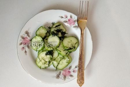 Салат из огурцов с чесноком 