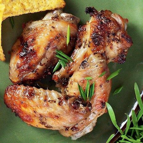 Рецепт куриных крылышек на сковородке с соусом