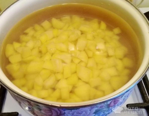 Рецепт: Суп из щавеля с тушенкой - Сытный, летний и быстрый