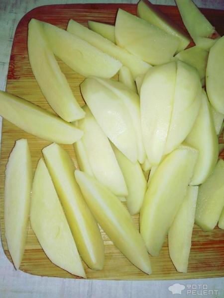 Рецепт: Запеченная скумбрия с гарниром из картофеля - Сочная и нежная на овощной подушке