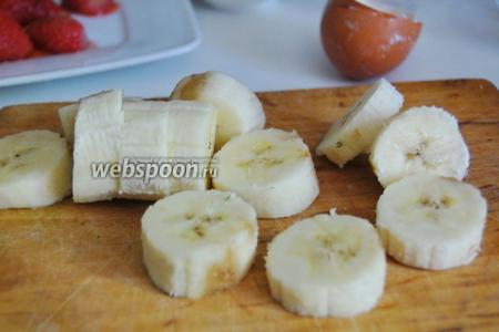 Тарталетки с клубникой и банановым кремом 