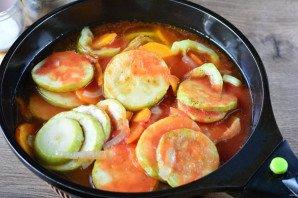 Овощи тушеные в томатном соусе