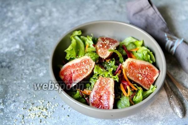 Салат с инжиром и зеленью