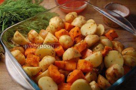 Картофель с тыквой запечённые в томатно-грибном соусе 