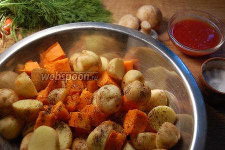 Картофель с тыквой запечённые в томатно-грибном соусе 