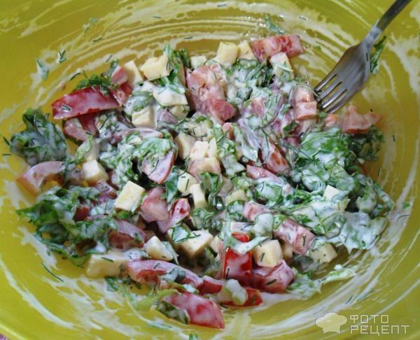 Рецепт: Салат с помидорами и салатом - с Российским сыром