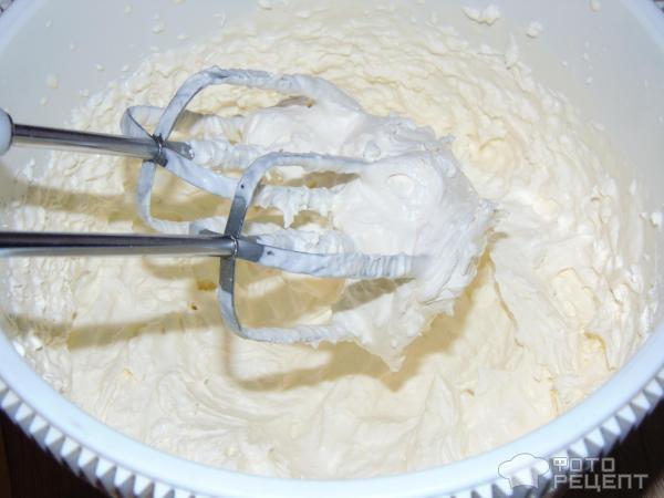 Рецепт: Торт "Все клубнично" - с рикоттой, сливками и клубничным конфитюром