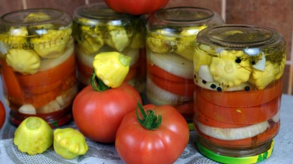 Салат из помидоров, лука и патиссонов на зиму. домашняя консервация