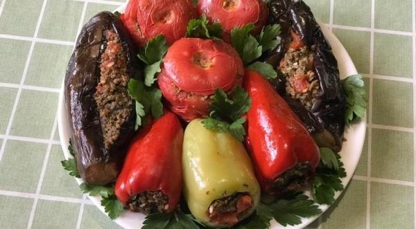 Долма из фаршированных баклажанов, помидоров и перцев, пошаговый рецепт с фото