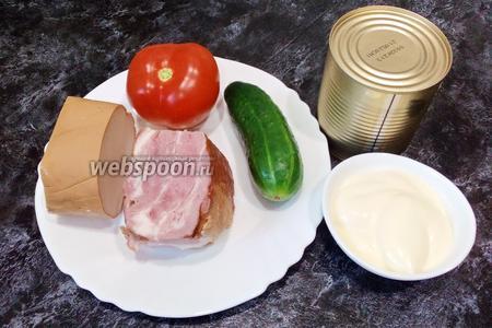 Салат из грудинки с горошком и копчёным сыром 