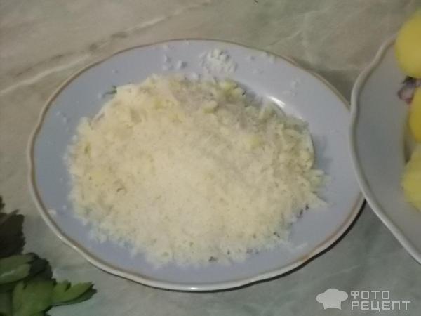Рецепт: Филе минтая с картошкой в духовке - под сметанно-сырным соусом