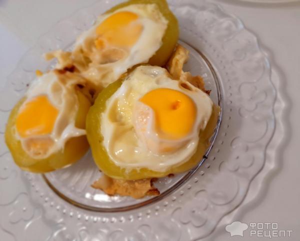 Рецепт: Яичница в перце - Порционная яичница для любителей болгарского перца.