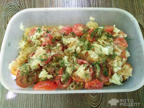 Рецепт: Острый салат с жареными баклажанами - Тёплый слоёный салат