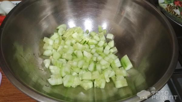 Рецепт: Салат с крабовыми палочками и огурцами - и сыром, легкий и пикантный