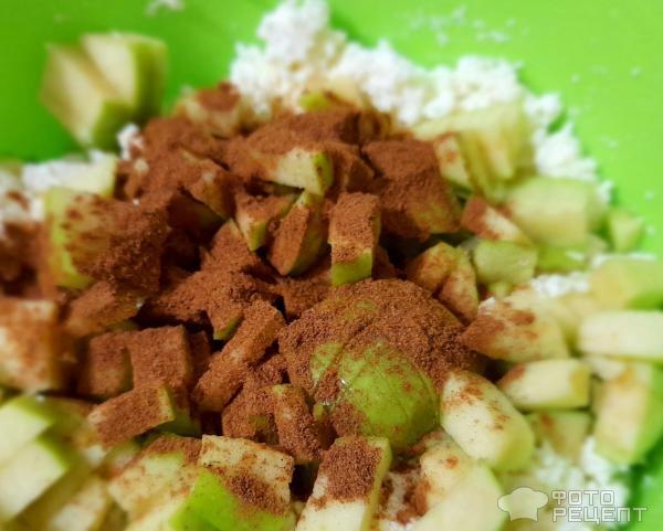 Рецепт: Сырники творожные с манкой - Ароматные, с яблоками и корицей, к завтраку. Сырники без муки.