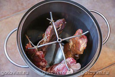 Копченые бараньи ребрышки, замаринованные с сушеными помидорами и базиликом (сухой посол)